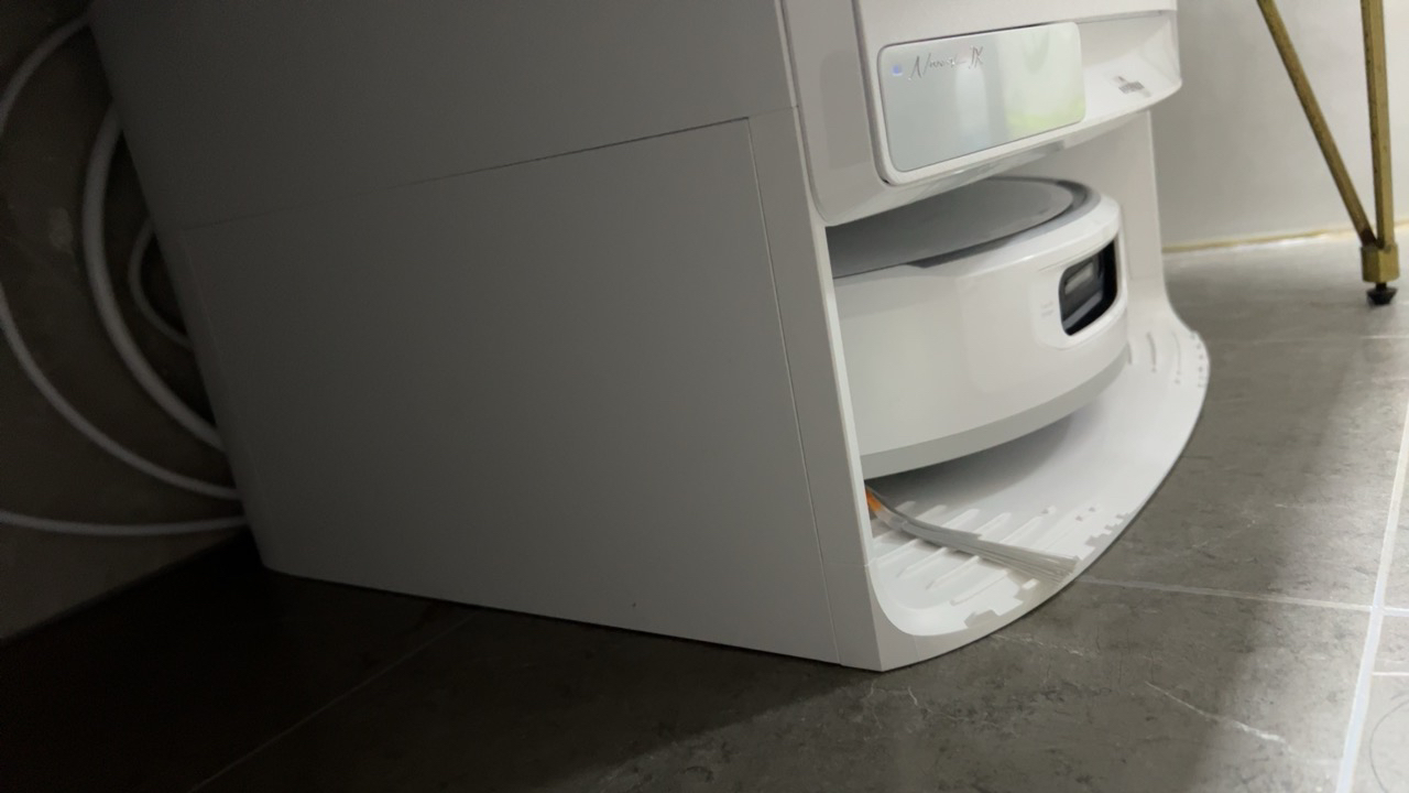 云鲸NARWAL JX上下水版全智能自清洁扫拖一体机 LDS激光规划瓷砖专用45度热拖活水履带APP操控晒单图