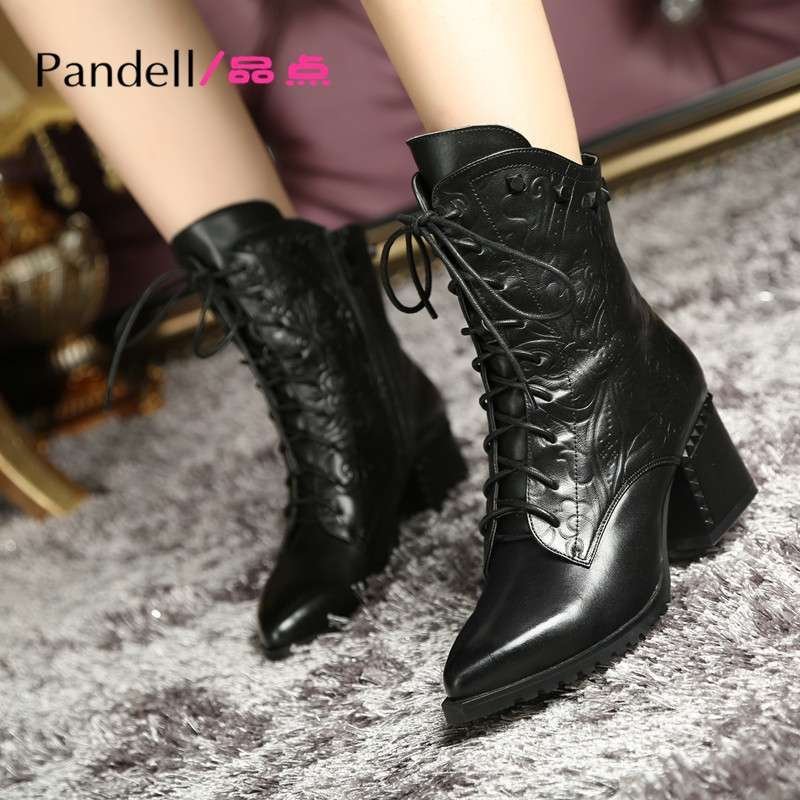 品点(Pandell)新款粗跟短靴及踝靴尖头印花铆钉秋冬女靴时尚靴子女鞋中跟马丁靴