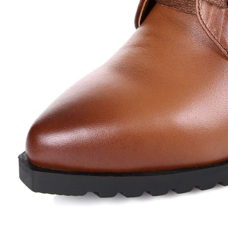 品点(Pandell)新款粗跟短靴及踝靴尖头印花铆钉秋冬女靴时尚靴子女鞋中跟马丁靴图片