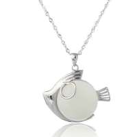 悦人银边镶白玉吊坠鱼型(附宝玉石鉴定证书)