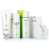 御泥坊绿茶新研控油保湿全效套装(绿茶洁面乳125G+绿茶水110ML+绿茶乳80ML+绿茶水凝小样 8G+牛皮袋)