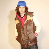 佐丹奴仿皮撞色连帽羽绒背心 04071594(82 棕色/小码)