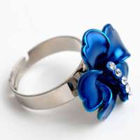 艾瑞卡  蓝色妖姬 红玫瑰花朵戒指 时尚优雅