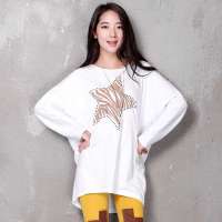 韩都衣舍韩国女装圆领蝙蝠袖五星长袖T恤FP2028白色 M