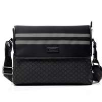 CROCODILE(鳄鱼恤)新款 复古雷锋包型 时尚灰黑撞色 大方银色横条装饰 包盖式单肩斜跨男式包 11222053