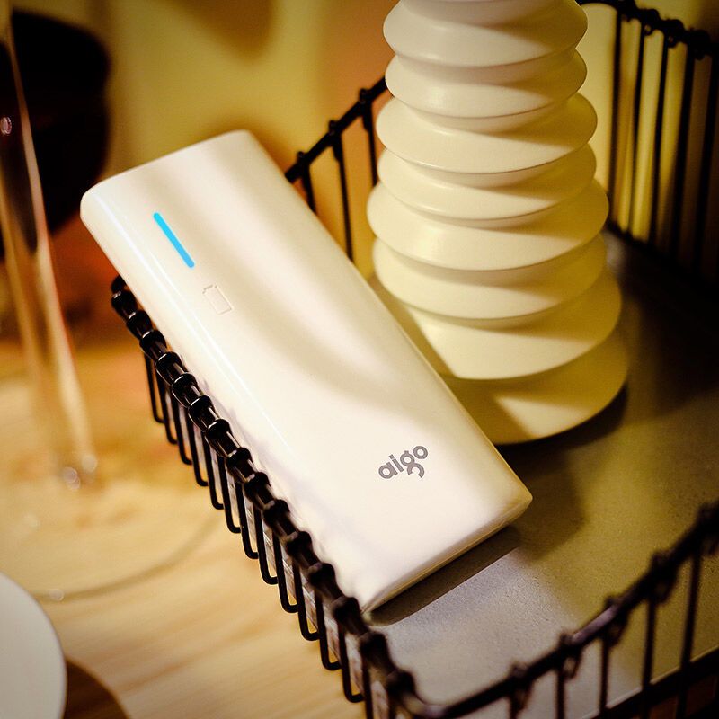 爱国者(aigo) 移动电源K112 10000毫安 双USB输出 LED强光手电 白色