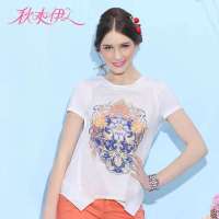 秋水伊人 女装都市休闲直筒型个性不规则下摆图纹针织上衣632103411(本白/M)