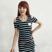 伊薇瑞 条纹露肩修身连衣裙女装（配腰带）（黑色/F）