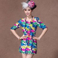 格莱美时尚个性彩色印花V领连衣裙130395