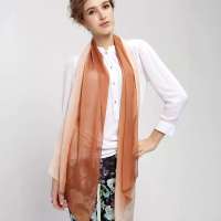 THANTRUE 真享 丝之梦幻 女士100%桑蚕丝真丝围巾 渐变色柔和晕染 金属吊坠 礼盒装A005 宝蓝渐变色