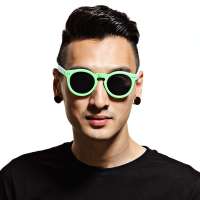 Inmix音米时尚亮果色框墨镜 1210  绿框蓝腿