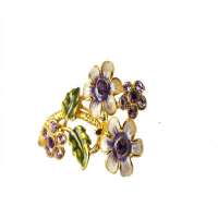 希拉图景泰蓝胸针