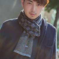 THANTRUE真享 韩版百搭真丝围巾 秋冬季波点拼接围脖 男士桑蚕丝流苏 W088 深灰色/灰