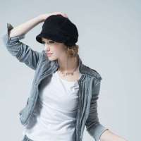 爱丽榭 Alyzee 秋季新款短檐女式纽扣时装帽鸭舌帽保暖帽子 C3002 黑色