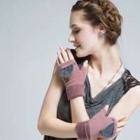 爱丽榭 Alyzee 女式秋冬季半指手套新款韩版可爱卡通兔毛羊保暖手套 A3009 灰粉色