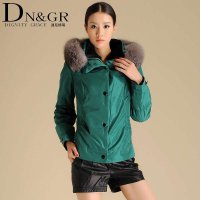 DNGR秋冬季时尚女装中老年纯色常规款单排扣带毛领尼克服大衣L-2011