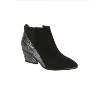 慕佐女款黑/银色羊猄皮/牛皮尖头小坡跟短靴MC4D53069