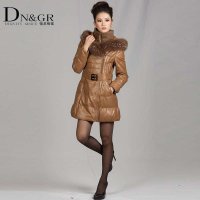 DNGR秋冬季时尚女装连帽带毛领收腰拉链中长款皮羽绒2139