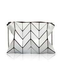 VERONICA·WANG 秋冬新款树叶纹镭射包VW024