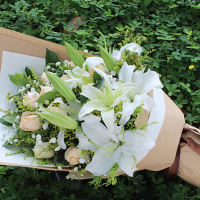 [转角遇到爱]11枝香槟玫瑰百合花束 鲜花配送 帮客服务