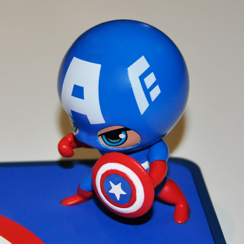 苏宁影城 Marvel 漫威正版授权 美国队长Q版立体公仔中控台汽车防滑垫车载摆件