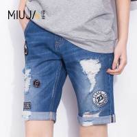 女式中腰破洞贴布绣牛仔短裤