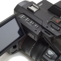 松下(Panasonic)AG-UX170MC 4K一英寸摄像机 4K手持专业数码摄像机