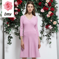 emu/依妙红玫瑰新款秋冬款时尚女装7分袖X型镂空毛织连衣裙中长裙