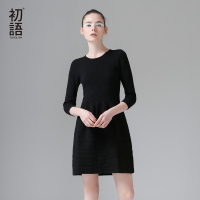 初语秋季连衣裙中长款收腰修身九分袖针织纯色中裙长袖圆领裙子