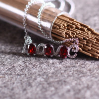 凝萃 天然莫桑比克石榴石切莫+925银镶嵌LOVE吊坠 项链 锁骨链 女款