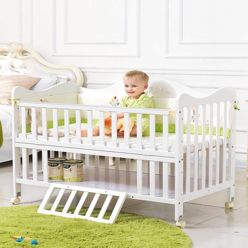 霖贝儿(LINBEBE)至尊系列多功能婴儿床欧式松木床可拼接大床游戏床可调高低档白色儿童床含5cm床垫+绿色床品8件套图片