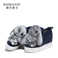 柯玛妮克 2017冬季新款兔毛公仔饰牛猄女鞋子 圆头厚底内增高女靴
