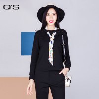 Q&rsquo;S/秸熙女装2017冬装新款简约纯色领巾装饰套头针织衫JAC718