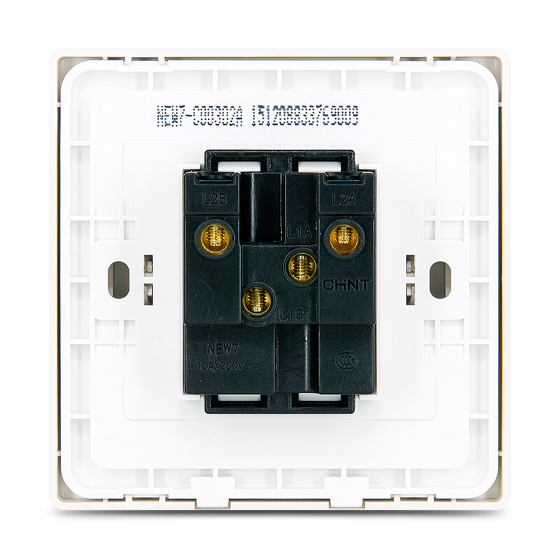 正泰CHNT 开关面板 三开单控墙壁电源开关插座 高贵白NEW7-C00500A