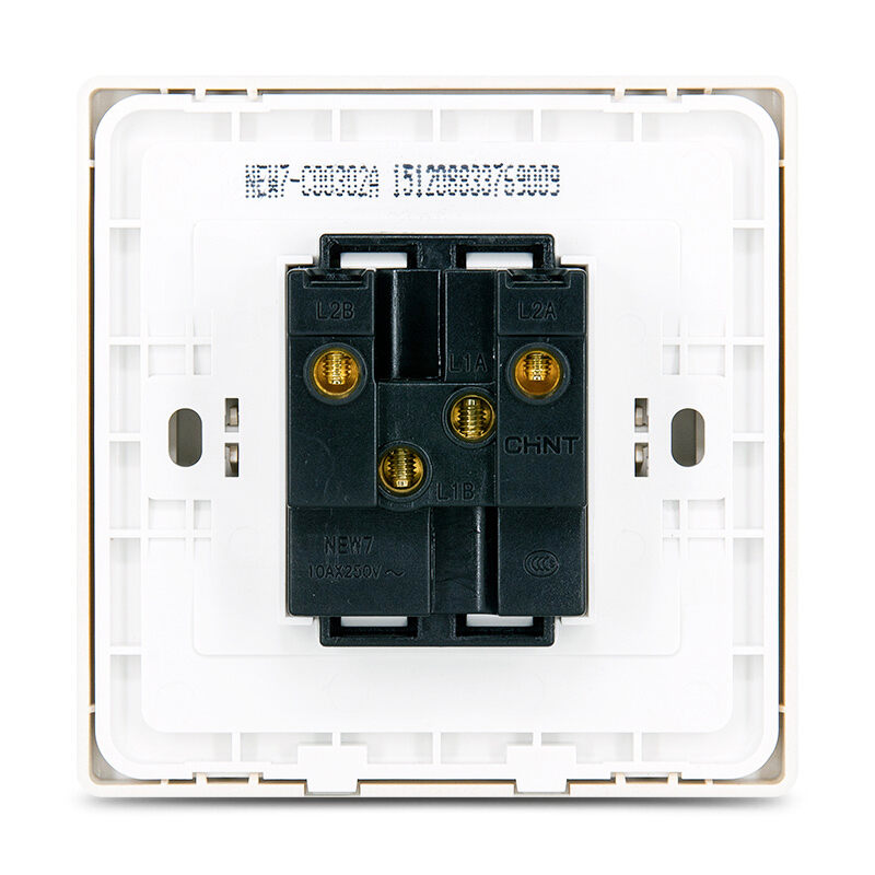 正泰chnt开关面板四开单控墙壁电源开关插座高贵白new7c00700a