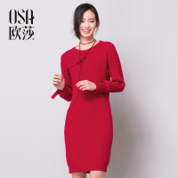 欧莎冬季新款女装别致袖口系带纯色针织连衣裙