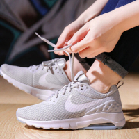 833662-010耐克女子跑步鞋