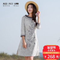 烟花烫2018春新款女装复古气质绣花收腰显瘦开叉连衣裙 三十度3811210