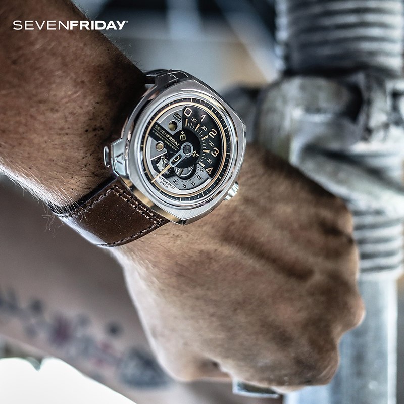 七个星期五(SEVENFRIDAY) 正品瑞表7个七个星期五男士手表皮带机械表V2/01