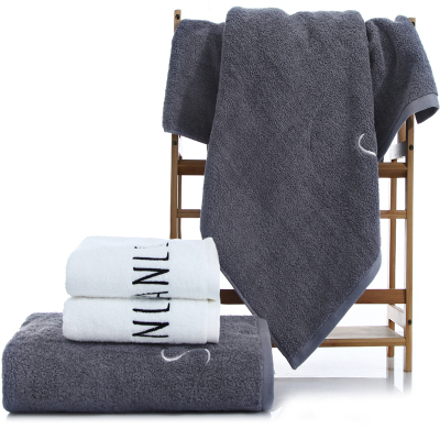 三利 纯棉 精梳棉臻品素色绣字加厚大浴巾1条 70×140