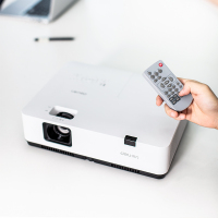 得力DPE-W535投影仪家用小型智能手机投影机家用wifi无线家庭影院微型迷你投影仪商用办公教学用投影器