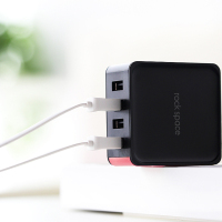 方糖四口充电器