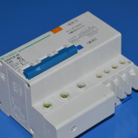 正泰 漏电断路器 DZ47LE-32A/3 3 380V 20A