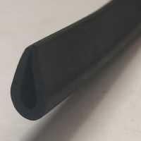 新港 垃圾小车四周黑色胶条 13*7mm(单位:米)