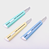 得力(deli) 2038 带保护套小号美工刀裁纸刀 壁纸刀小刀 颜色随机 2038