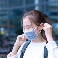 得力19382DJ点睛一次性活性炭口罩(灰)(50只/盒)