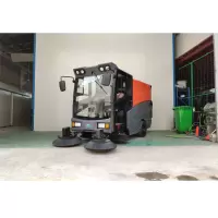 驾驶式消毒杀菌扫地车