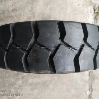 前进(ADVANC E) 16*6-8/4.33黑色标准实心轮胎
