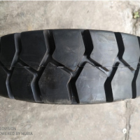 前进(ADVANC E) 16*6-8/4.33黑色标准实心轮胎