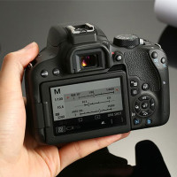 佳能(Canon)EOS 800D单反套机(18-135mm镜头)